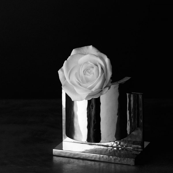 Acqua di Rosa
Ettore Sottsass - vaso in peltro
NUMA Just For Flowers