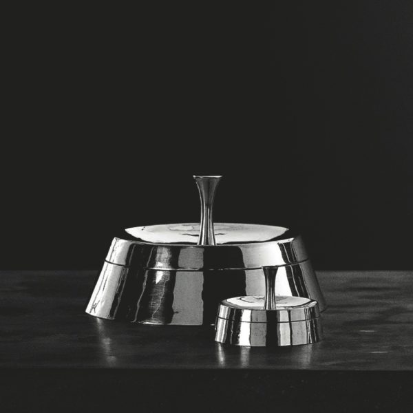 Metallia - Galatea (grande) e Nisa (piccola)
Scatole in peltro
Design Giovanni Levanti