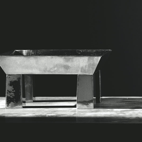 Metallia - Basilio
design Ettore Sottsass
Centro Tavola - Porta Frutta - Tavola - Alzata