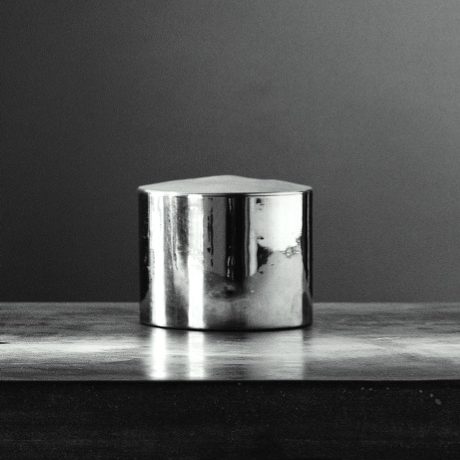Metallia - Urano
Barattolo - scatola porta gioie in peltro
Design Marco Susani e Mario Trimarchi